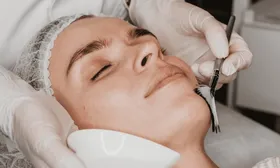 Paquete de Plasma rico en plaquetas + Dermaplaning + Limpieza Facial y más