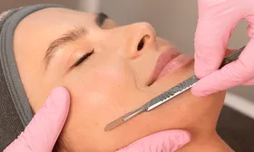 Paquete Dermaplaning + Limpieza Facial + Depilación de Cejas