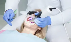 Consulta especializada + escaneo intraoral + fotografías intraorales y extraorales