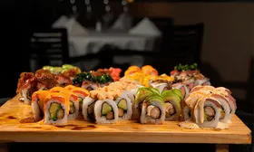6 Tablas de deliciosos Makis (60 Piezas) en Hoshi