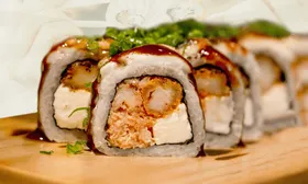 20 Piezas de Makis y Gaseosa de 500 ml. Ideal para Compartir